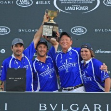 VALIENTE CAMPEÓN DE LA COPA DE  ORO BULGARI DE ALTO HANDICAP